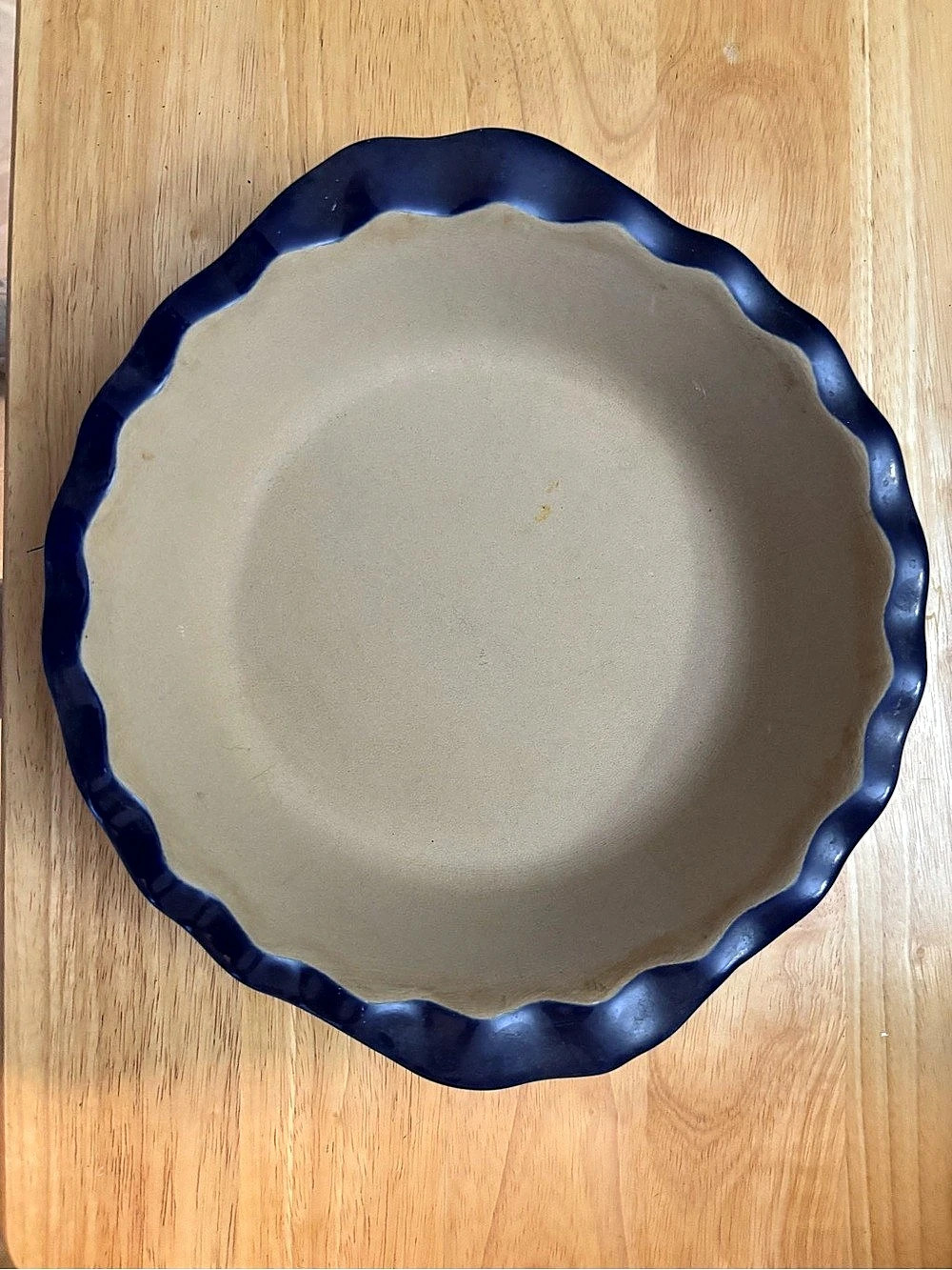 The pampered chef, cobalt blue glazed pie stone